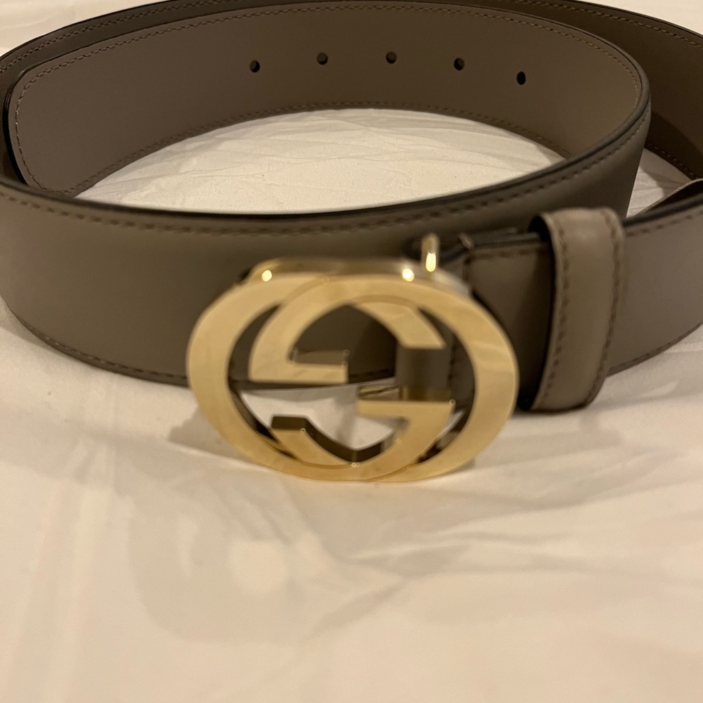 Authentic, Never Worn Gray, Medium Sized Gucci Be… - image 3